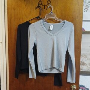 No Boundaries Light Gray V-Neck Ribbed Long Sleeve Top